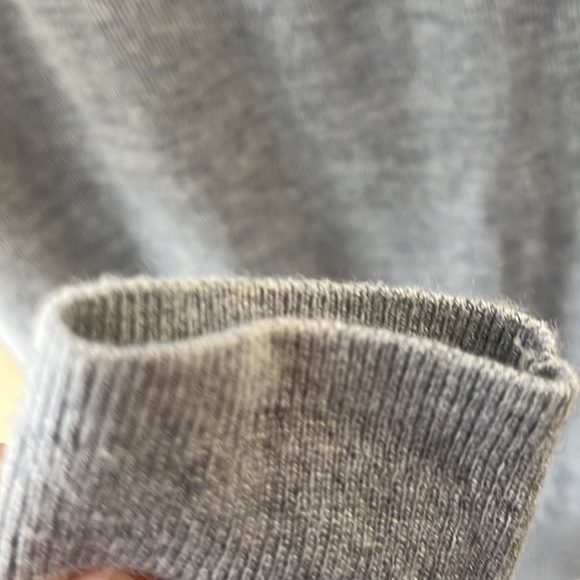 Vineyard Vines Raglan Sleeve
Sweater Wool and Cashmere Bland Heather Size XS - Picture 6 of 9
